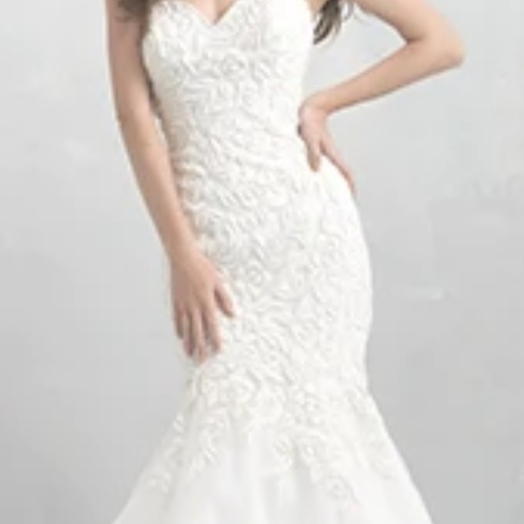 Ivory Strapless Wedding Dress - Picture 2 of 10